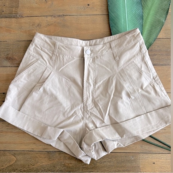VICI High waisted pleated khaki shorts - Picture 1 of 8